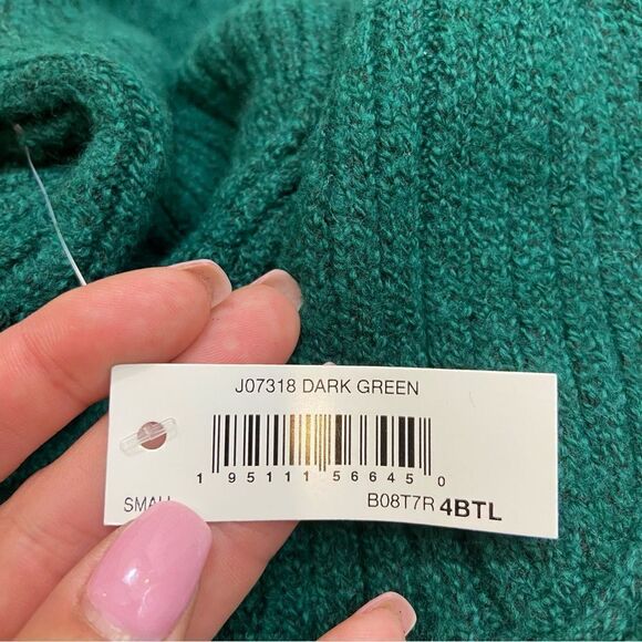 Brand new with Tags Amazon Essentials Soft Touch Cable Knit Sweater Green Small - Picture 8 of 12